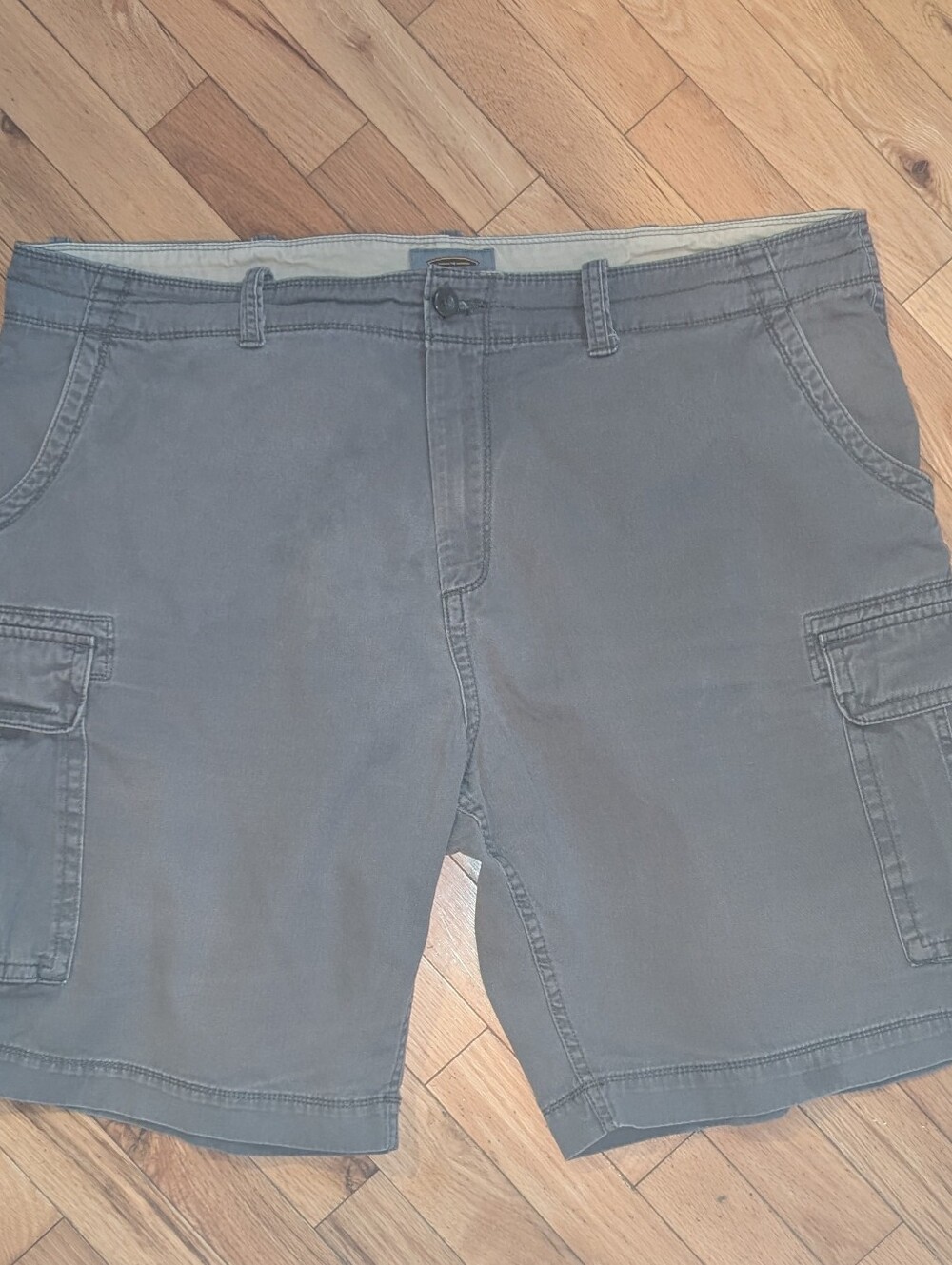 Foundry Big & Tall Grey Mens Cargo Shorts Size 44